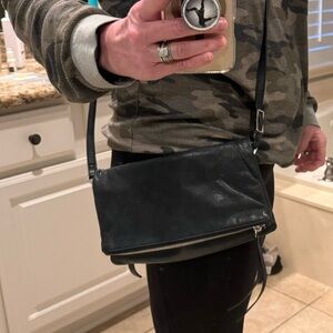 🌼 Margot New York Robbie Foldover Crossbody🌼